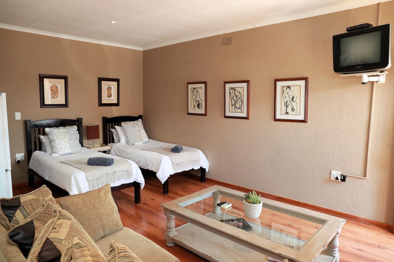 Big "5" Guesthouse Kempton Park Exterior photo